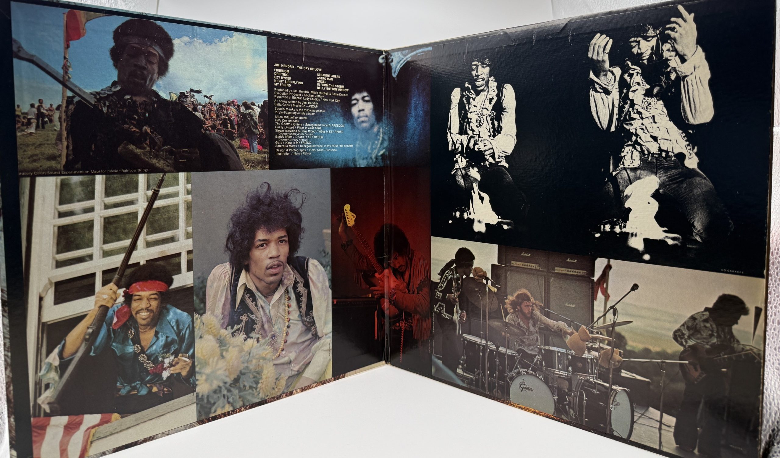 Jimi Hendrix The Cry of Love original 1971 gatefold interior with Hendrix photographs and credits